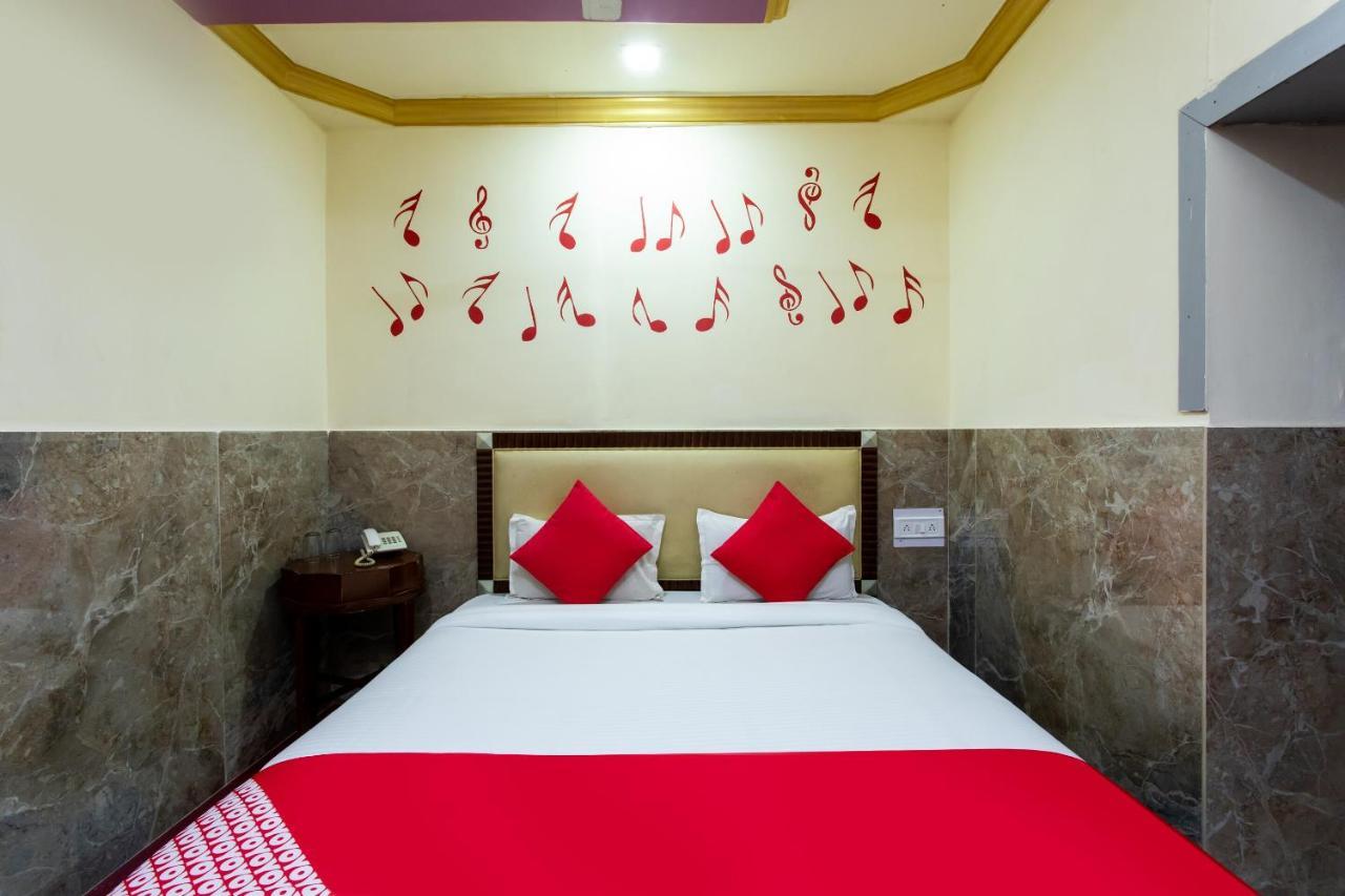 Oyo 24196 Hotel Shreenath Palace Удджайн Экстерьер фото