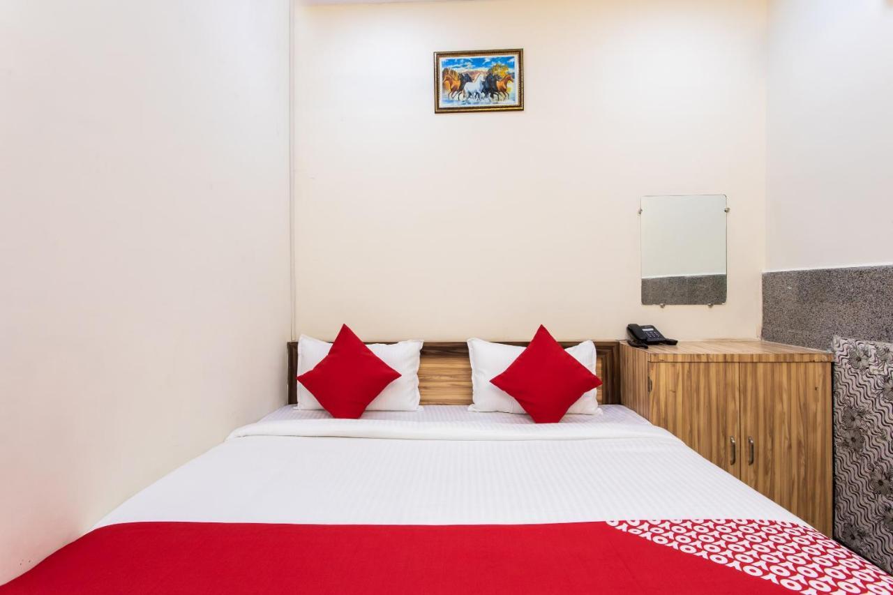 Oyo 24196 Hotel Shreenath Palace Удджайн Экстерьер фото